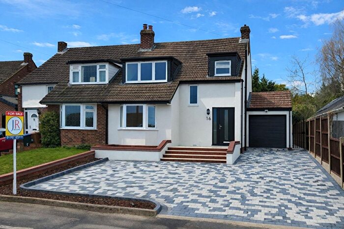 3 Bedroom Semi-Detached House For Sale In Wood View, Cuffley, EN6