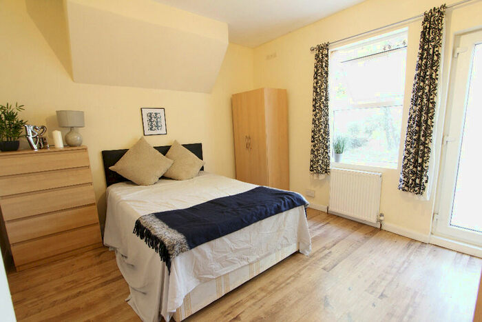 1 Bedroom Flat To Rent In Addington Road, Reading, Berkshire, RG1
