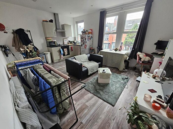 1 Bedroom House To Rent In Estcourt Terrace, Leeds, LS6