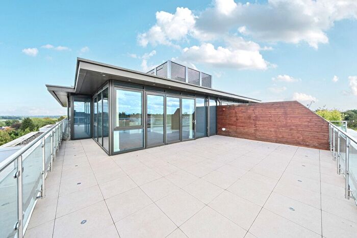 1 Bedroom Flat For Sale In Station Road, Gerrards Cross, Buckinghamshire, SL9
