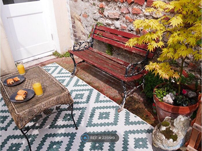 1 Bedroom Flat To Rent In Queen's Park Road, Brighton, BN2