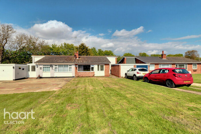2 Bedroom Semi-Detached Bungalow For Sale In Swallowdale, Clacton-On-Sea, CO15