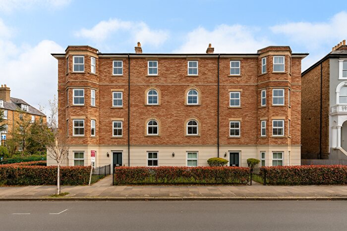 2 Bedroom Flat For Sale In Martell Road, London, SE21