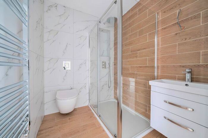 2 Bedroom Apartment To Rent In Oxford Road, Stokenchurch, HP14