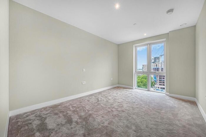 3 Bedroom Flat To Rent In Cairncross House, Kidbrooke Village, London, SE3