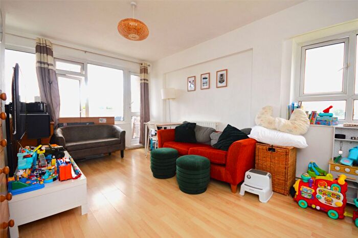 2 Bedroom Flat To Rent In Windlesham Grove, Southfields, London, London, SW19
