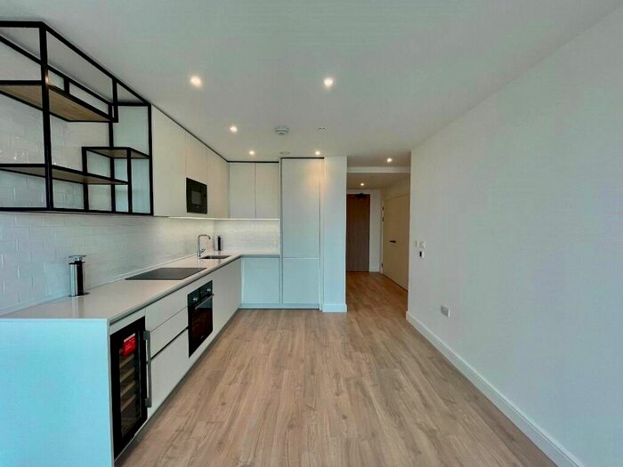 2 Bedroom Flat To Rent In Beresford Avenue, Wembley, London, HA0