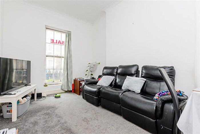 1 Bedroom Flat For Sale In Harmer Street, Gravesend, Kent, DA12