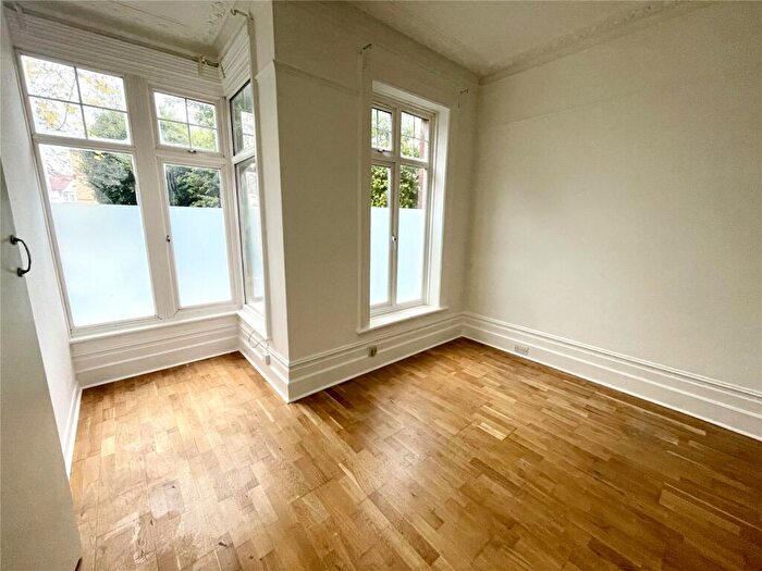 Apartment To Rent In Market Place, East Finchley, London, N2