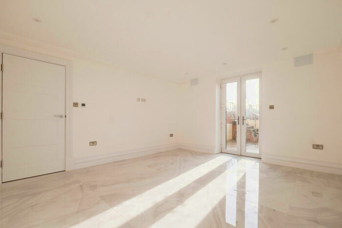2 Bedroom Apartment For Sale In West Beach, Lytham, FY8