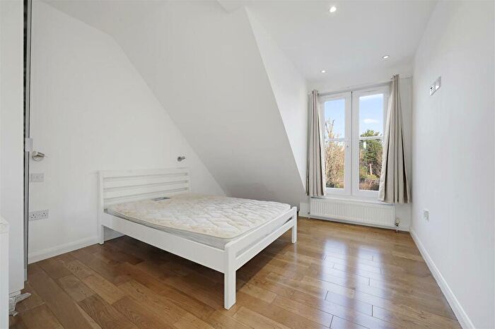 2 Bedroom Flat To Rent In Chatsworth Road, London, NW2