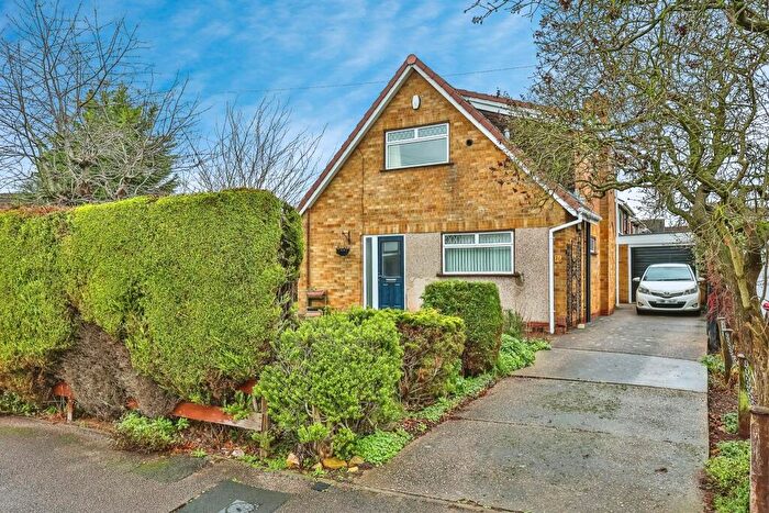 3 Bedroom Bungalow For Sale In Walk Mill Drive, Hucknall, Nottingham, NG15