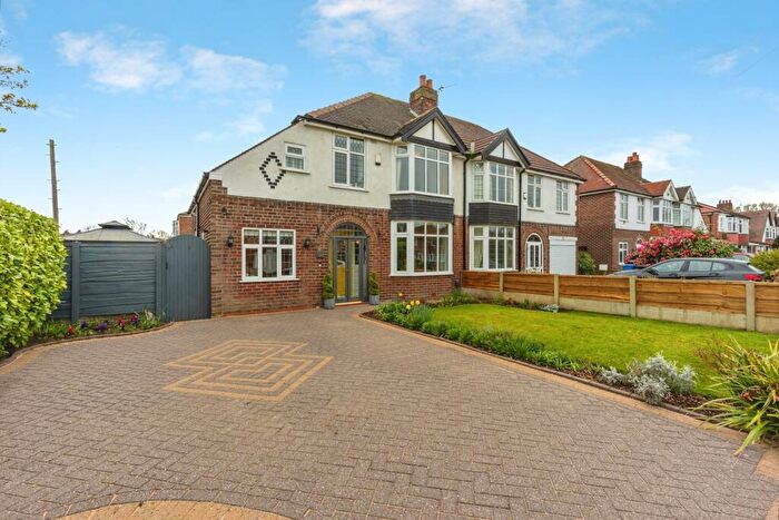 4 Bedroom Semi Detached House For Sale In Woodhouse Lane, Sale, Greater Manchester, M33