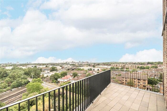 2 Bedroom Flat For Sale In Oberman Road, Willesden Green, NW10