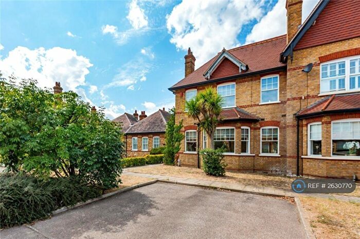 4 Bedroom End Of Terrace House To Rent In The Mall, Hornchurch, RM11