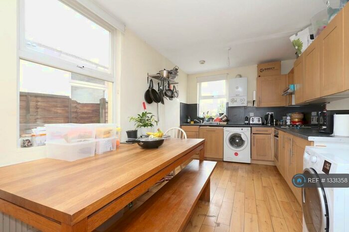 4 Bedroom Terraced House To Rent In Swinnerton Street, London, E9