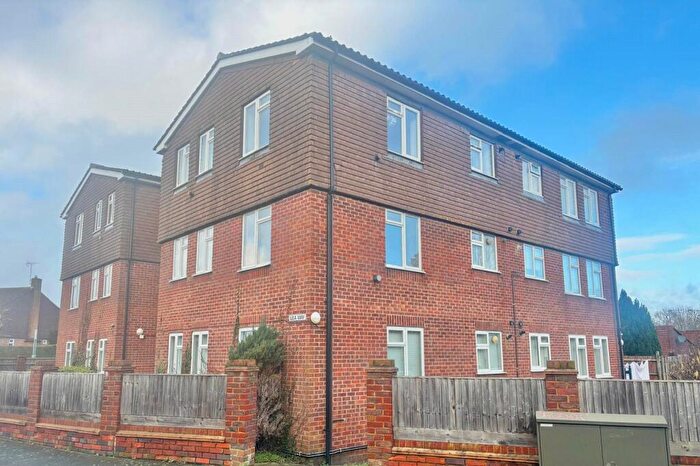 2 Bedroom Flat For Sale In Leaway, Beech Tree Drive, Badshot Lea, Farnham, GU9