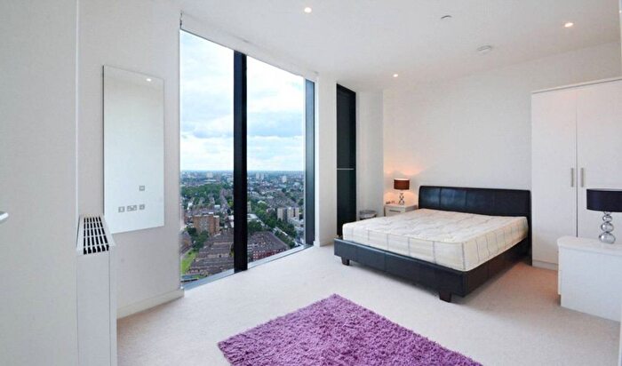 2 Bedroom Flat To Rent In The Strata, Elephant And Castle, London, SE1