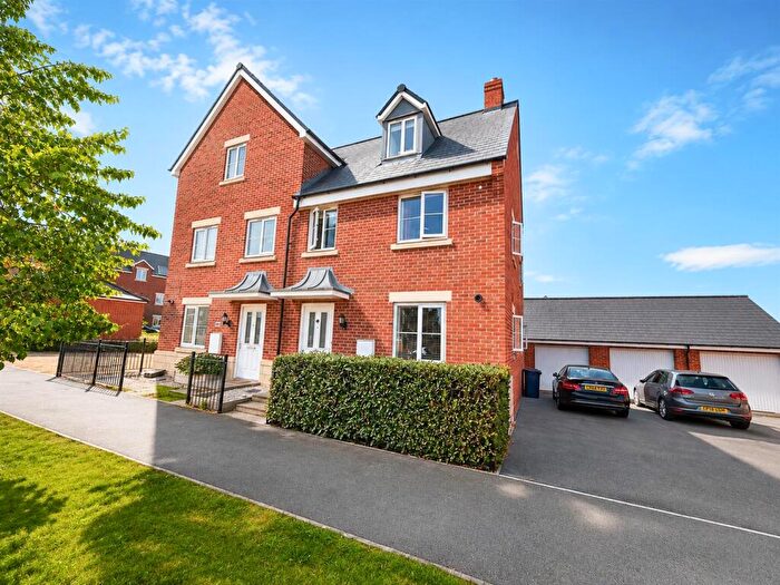 4 Bedroom House To Rent In Bishops Cleeve, Cheltenham, GL52