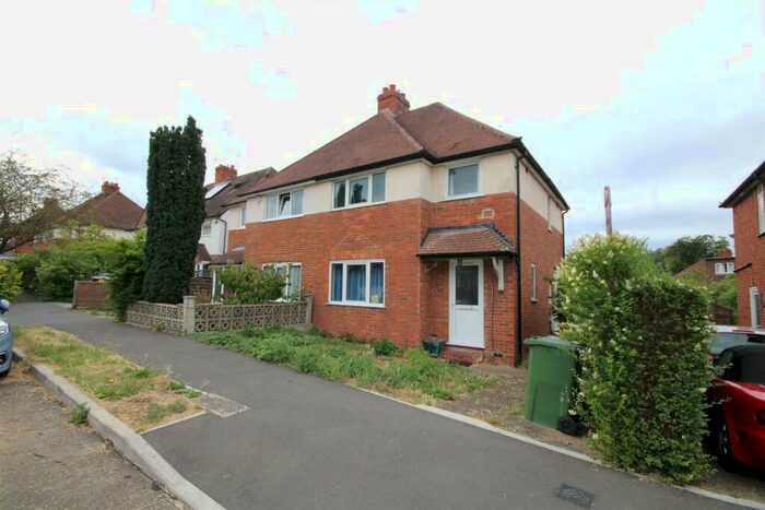 3 Bedroom House To Rent In Ashenden Road, Guildford, GU2