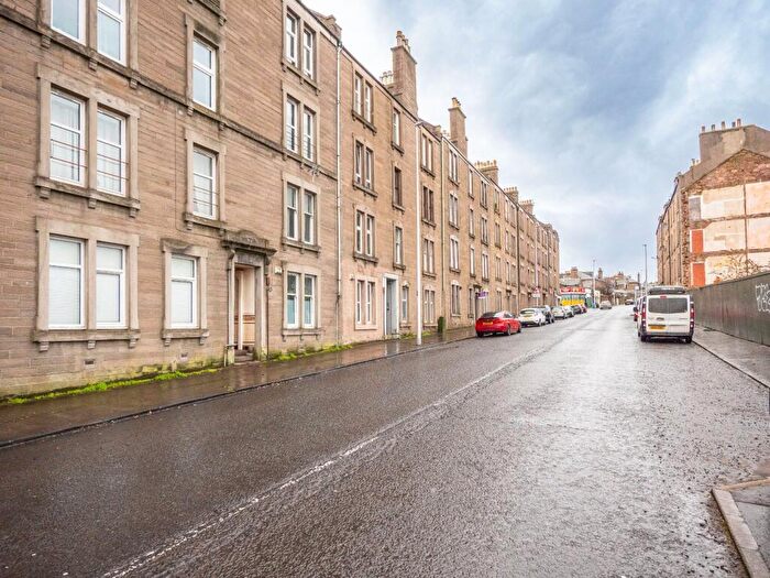 2 Bedroom Flat To Rent In Blackness Road, West End, Dundee, DD2