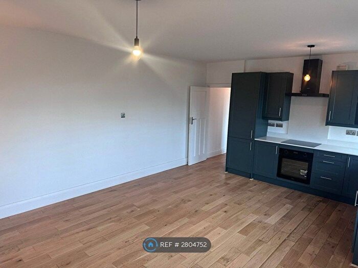 2 Bedroom Flat To Rent In Southside, London, N7