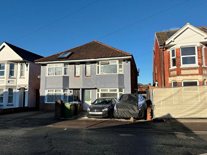 3 Bedroom Semi-Detached House To Rent In Morris Road, Southampton, SO15