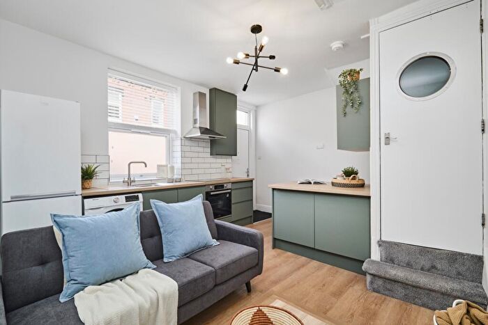 2 Bedroom Terraced House To Rent In Kelsall Terrace, Hyde Park, Leeds, LS6