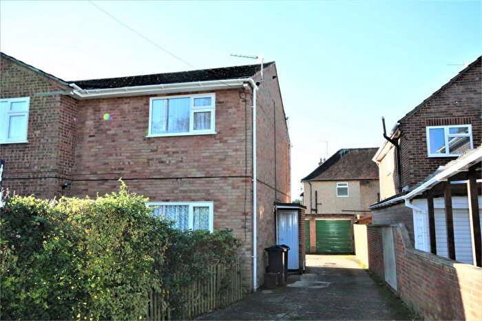 2 Bedroom Maisonette To Rent In Cross Lanes, Chalfont St Peter, SL9