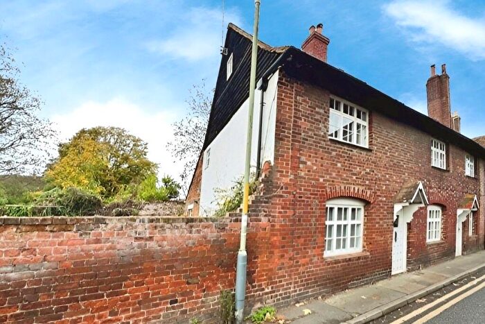 2 Bedroom End Of Terrace House To Rent In Linden Grove, Canterbury, Kent, CT2
