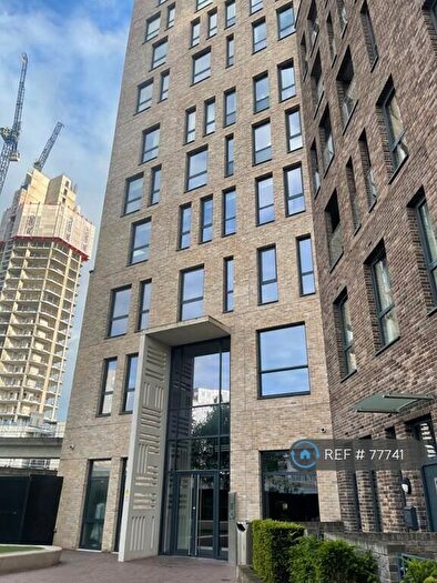 3 Bedroom Flat To Rent In Williamsburg Plaza, London, E14