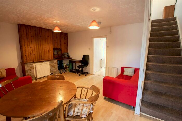 4 Bedroom House To Rent In Lodge Hill Road, Birmingham, B29