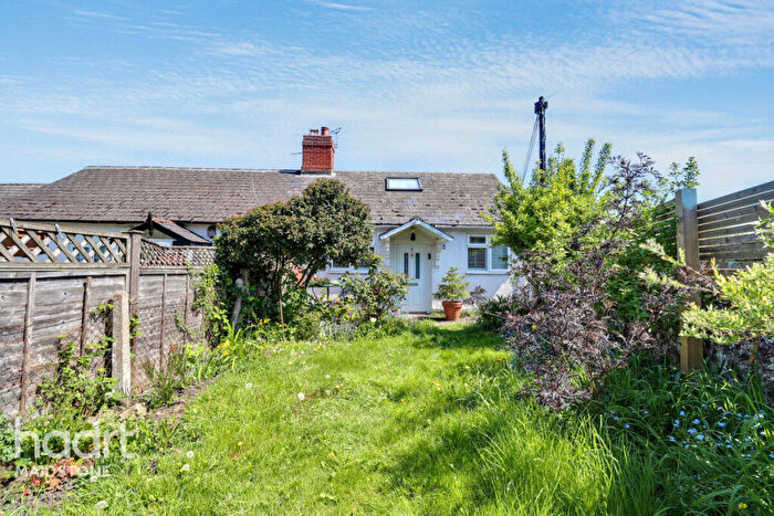 2 Bedroom Cottage For Sale In The Green, Maidstone, ME15