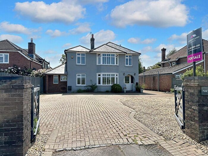 5 Bedroom Detached House For Sale In Blackfield Road, Fawley, SO45