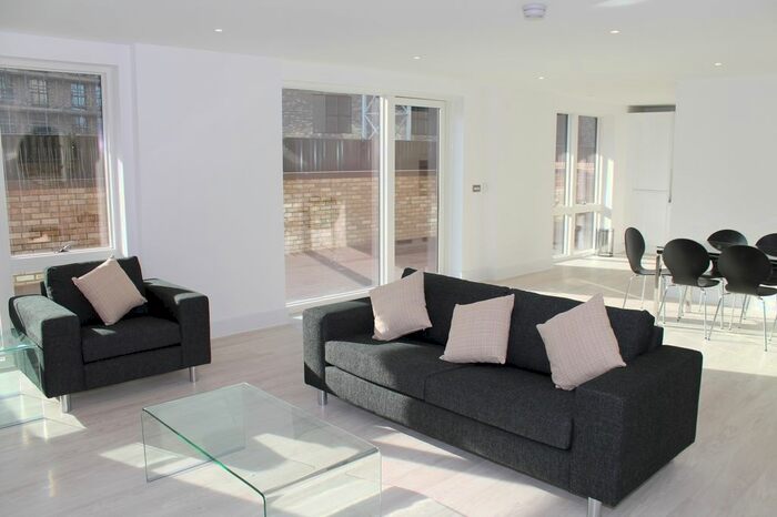 3 Bedroom Flat To Rent In Lakeside Drive, Royal Waterside, Park Royal, London, NW10