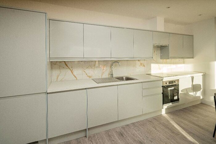 3 Bedroom Flat To Rent In Cuckoo Hall Lane, London, N9