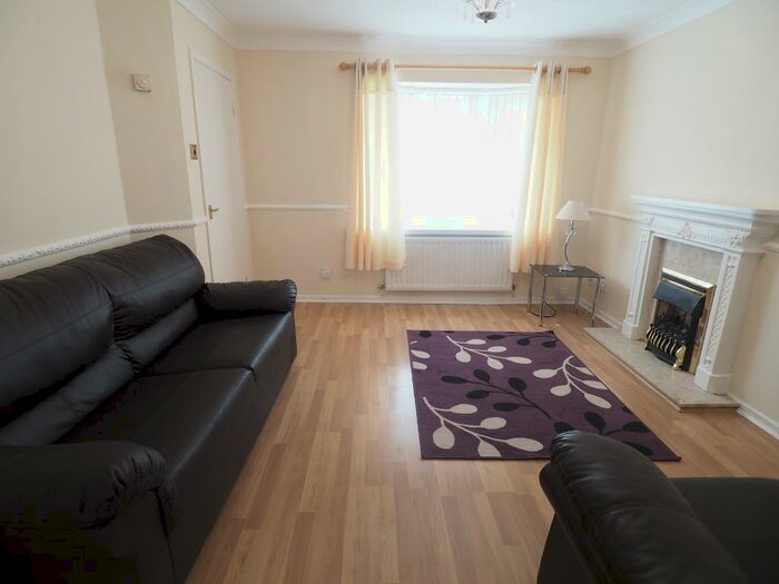 3 Bedroom Semi-Detached House To Rent In Bridgegate Drive, Victoria Dock, Hull, HU9