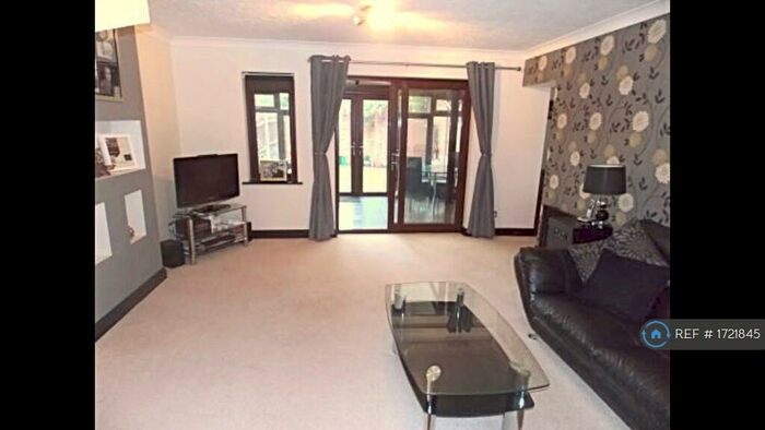4 Bedroom Semi-Detached House To Rent In Irvine Place, Wickford, SS12