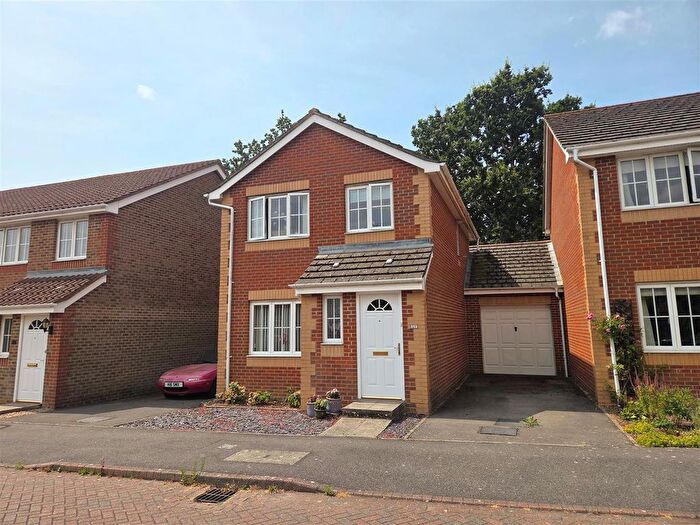 3 Bedroom Detached House For Sale In Little Fox Drive, Park Gate, Southampton, SO31
