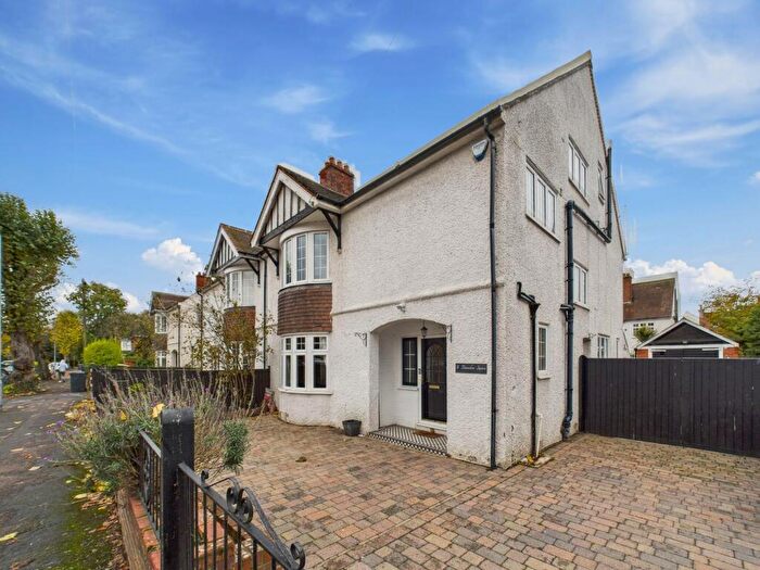 4 Bedroom Semi Detached House For Sale In Downshire Square, Reading, RG1