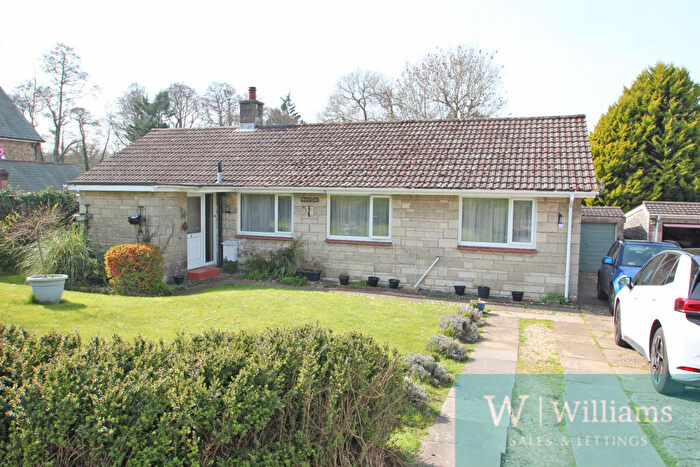 3 Bedroom Detached Bungalow For Sale In Blackwater Road, Newport, PO30