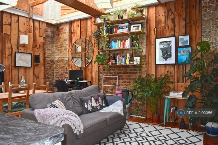 1 Bedroom Detached House To Rent In B Packington Street, London, N1