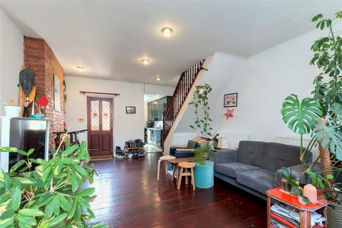 1 Bedroom Maisonette To Rent In Roman Road, London, E3