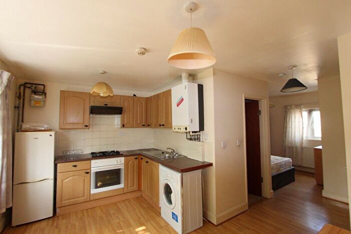 1 Bedroom Flat To Rent In Flat Holloway Road, Holloway, N7