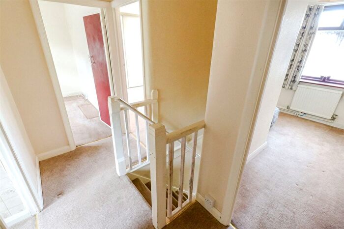 3 Bedroom Terraced House For Sale In Carnarvon Avenue, Enfield, Middlesex, EN1