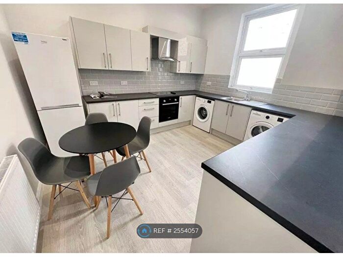 3 Bedroom Maisonette To Rent In Uxbridge Road, London, W12