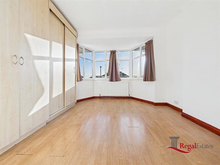 2 Bedroom Flat To Rent In Everton Drive, Stanmore, HA7