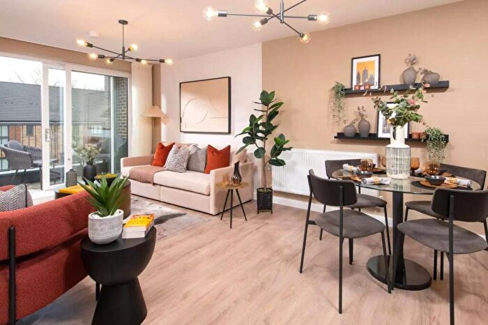 1 Bedroom Flat For Sale In Meudon Avenue, Farnborough, Hampshire, GU14