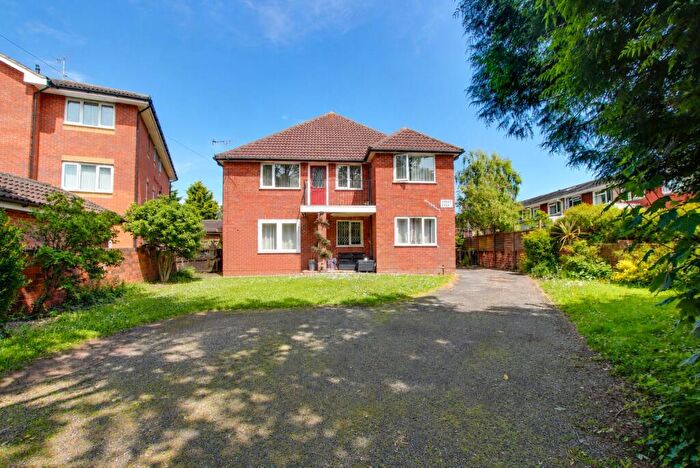 2 Bedroom Maisonette For Sale In Weston Grove Road, Woolston, SO19