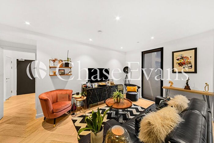 2 Bedroom Flat For Sale In Luxe Tower, Dock Street, Aldgate, London, E1